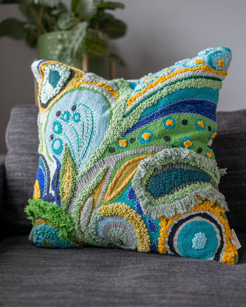 https://www.yayaandco.com/cdn/shop/products/fitz-organic-cotton-abstract-throw-pillow-705962_grande.jpg?v=1694249895