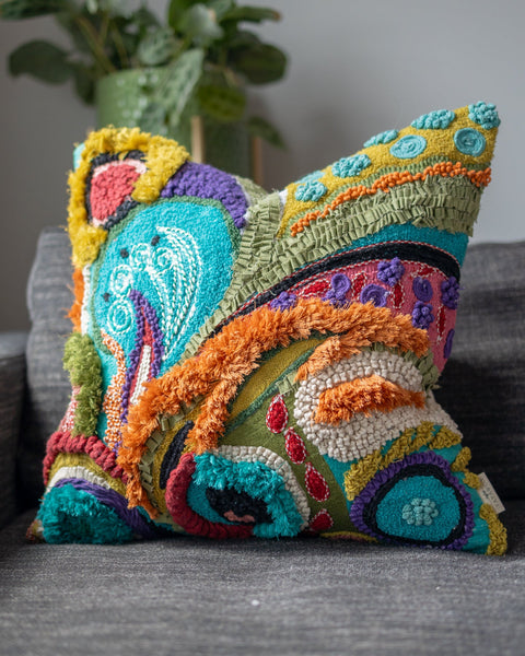 https://www.yayaandco.com/cdn/shop/products/reign-organic-cotton-abstract-throw-pillow-880230_grande.jpg?v=1694250055